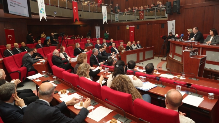 İzmit Belediye Meclisi 6 Şubat depremlerinde hayatını kaybedenleri andı